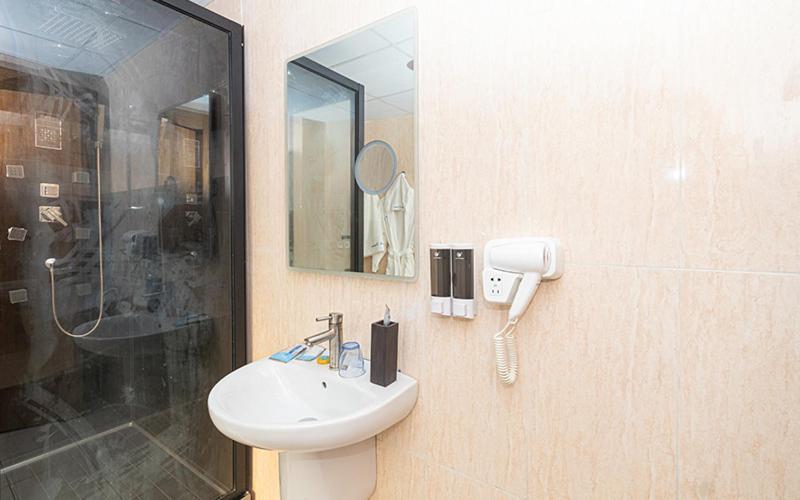 Hotel Le Figaro Douala Ngoại thất bức ảnh