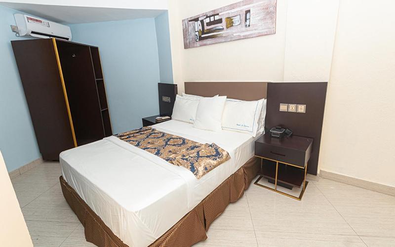 Hotel Le Figaro Douala Ngoại thất bức ảnh