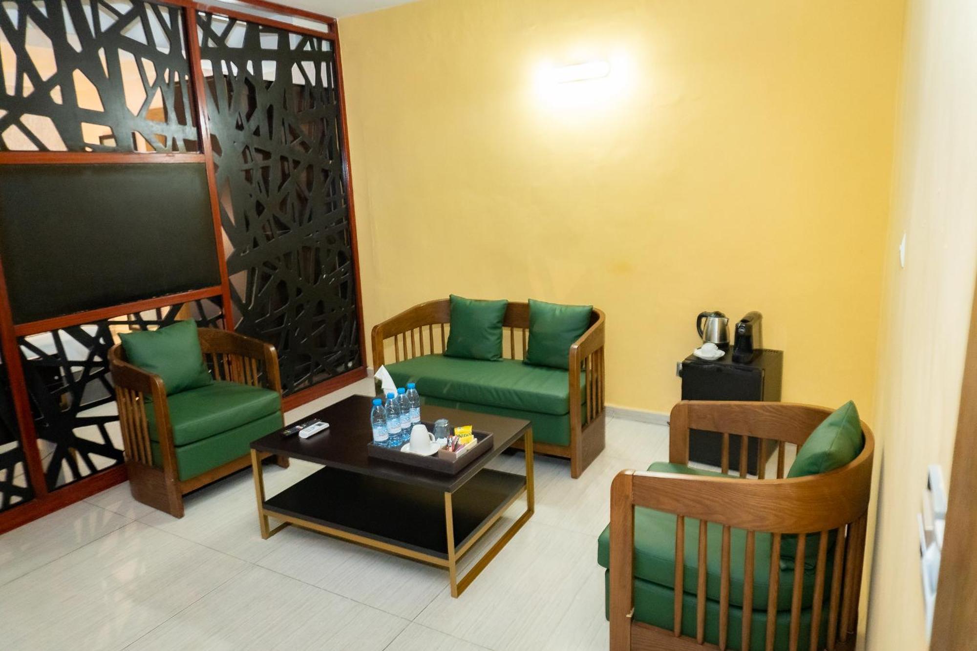 Hotel Le Figaro Douala Ngoại thất bức ảnh