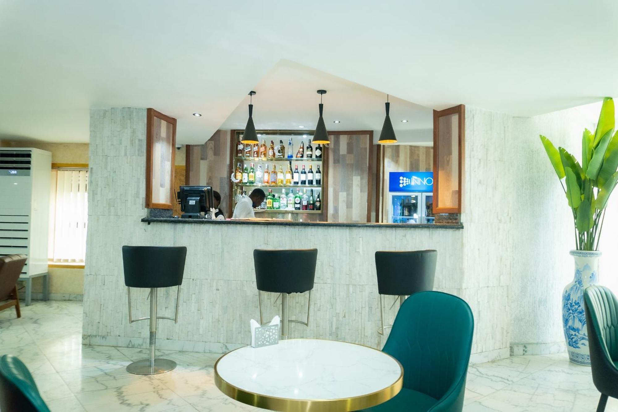 Hotel Le Figaro Douala Ngoại thất bức ảnh