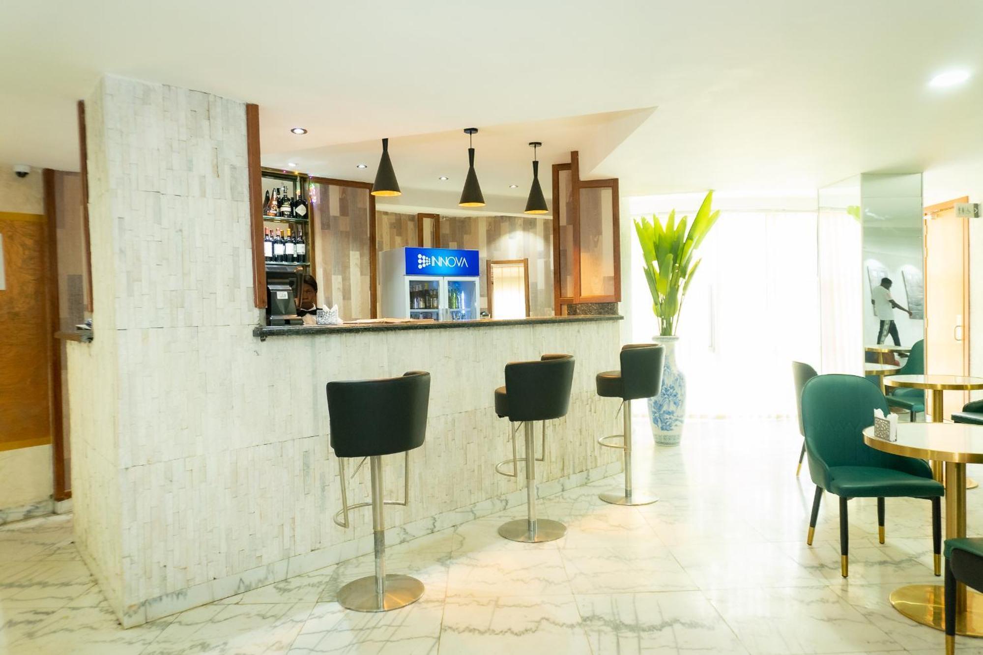 Hotel Le Figaro Douala Ngoại thất bức ảnh