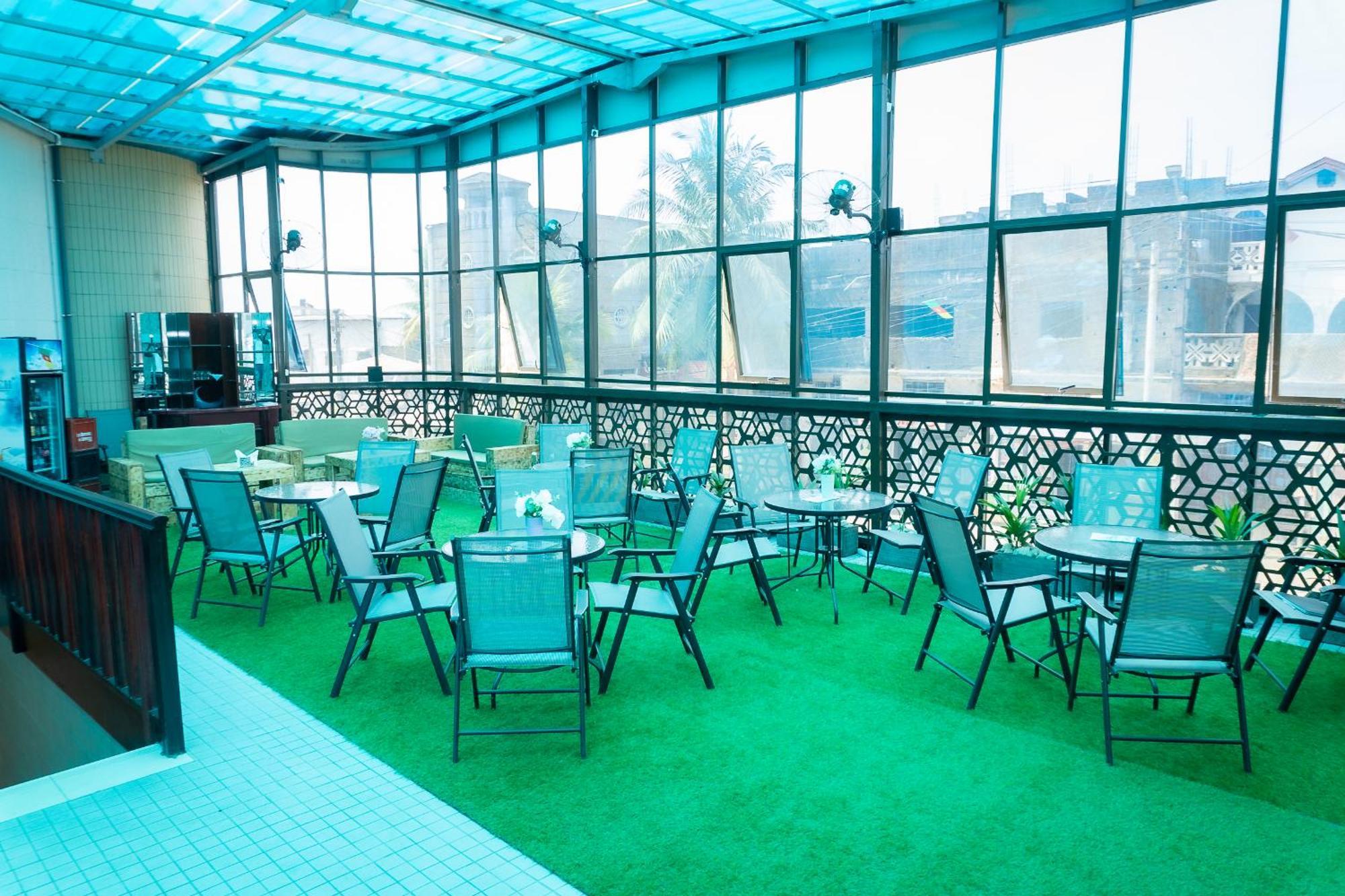 Hotel Le Figaro Douala Ngoại thất bức ảnh